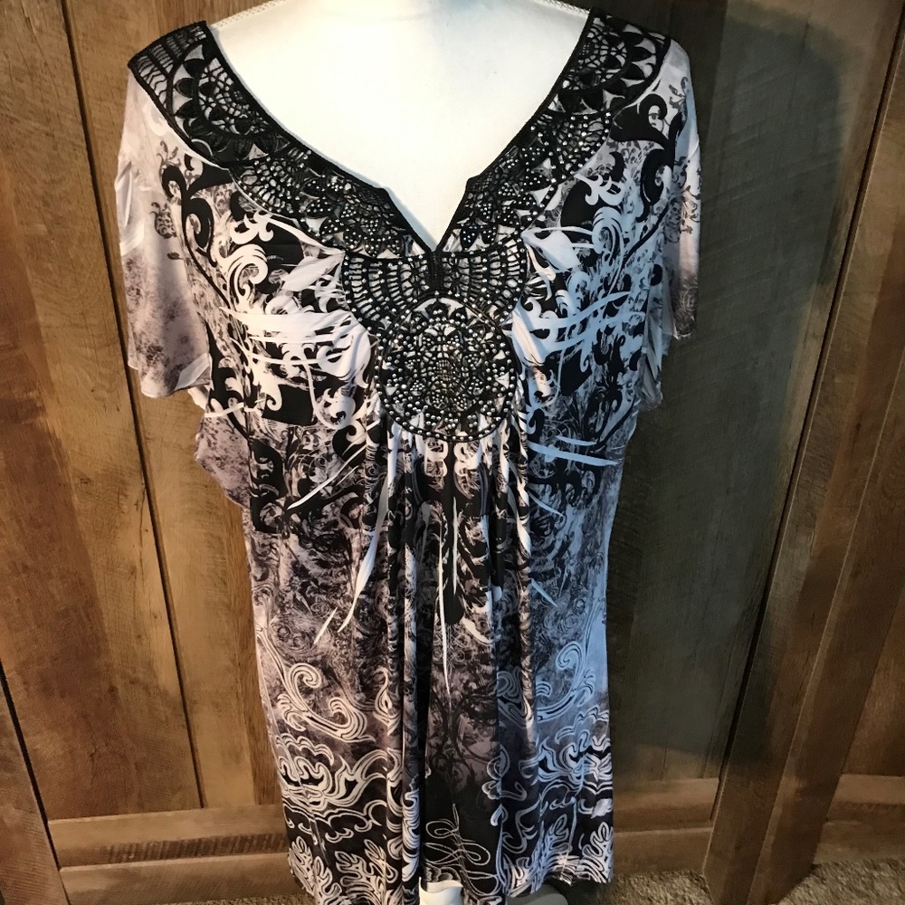 Black and White Embellished Top size 2X